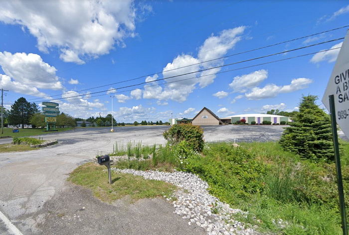 Candlelite Bowling (Holiday Bowl) - 2021 Street View (newer photo)